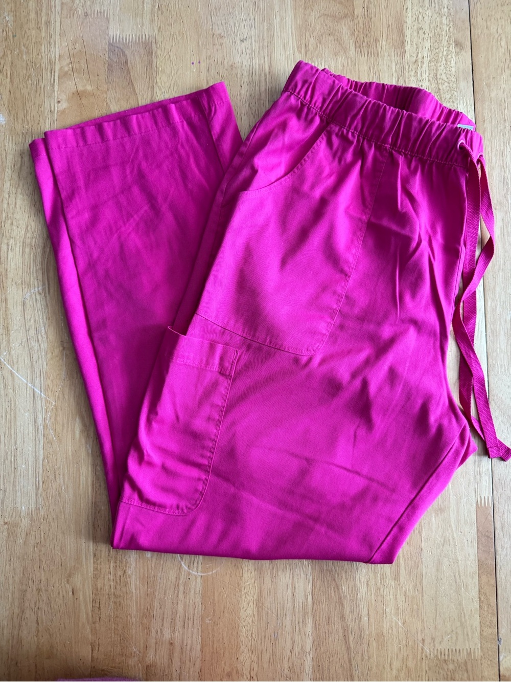 Women’s Drawstring Cargo Scrub Pants in Fuchsia